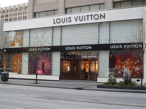 Find Louis Vuitton Stores in Outlet .